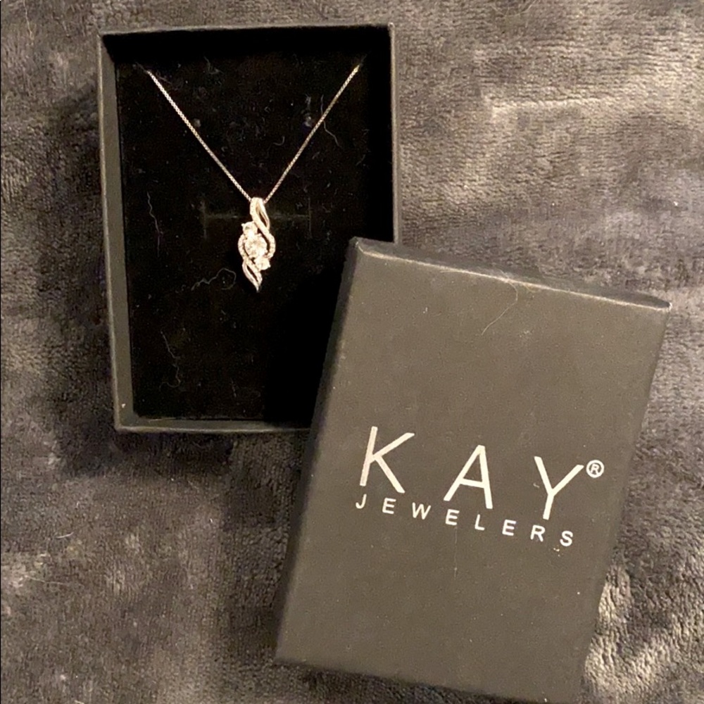 Beautiful sterling silver Diamond accent necklace!